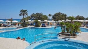 hotel-sabina-cala-millor-swimming-pool